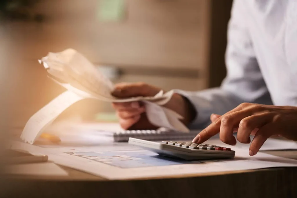 ¿Qué impuestos paga un autónomo en 2025?